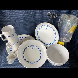 Designer French NWT Melamine Travel / Picnic Dining Set: plates, bowls, flatware